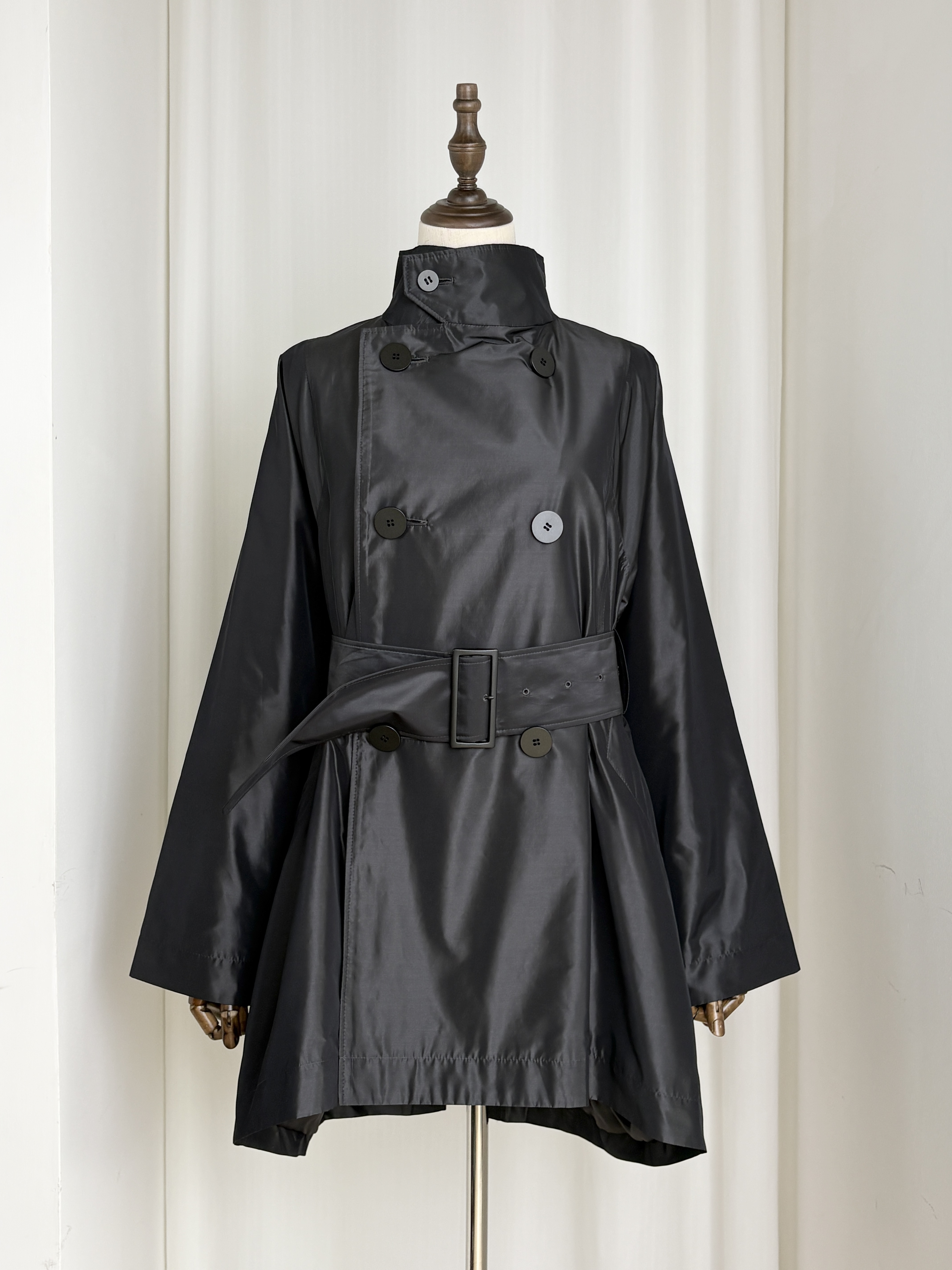 ISSEY MIYAKE 聚酯真丝混纺光泽感风衣